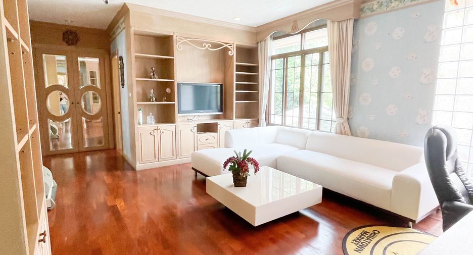 For rent 4 bedrooms house in Suan Luang, Bangkok