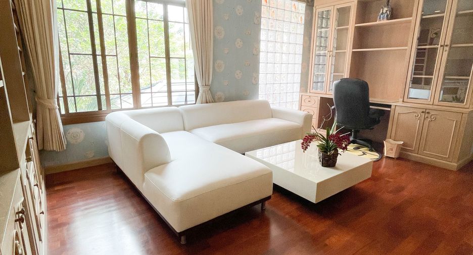 For rent 4 bedrooms house in Suan Luang, Bangkok