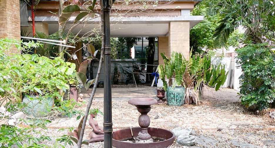 For rent 4 bedrooms house in Suan Luang, Bangkok