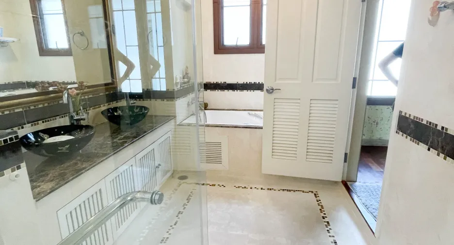 For rent 4 bedrooms house in Suan Luang, Bangkok