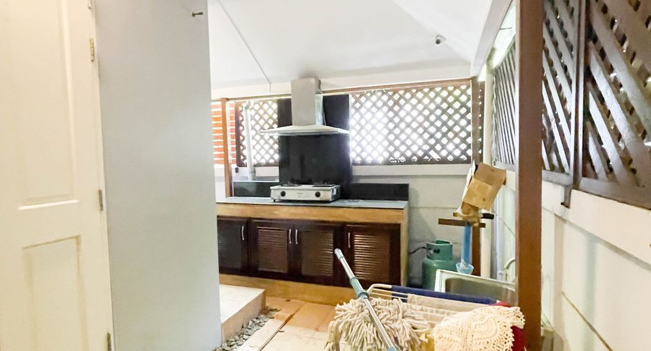 For rent 4 bedrooms house in Suan Luang, Bangkok