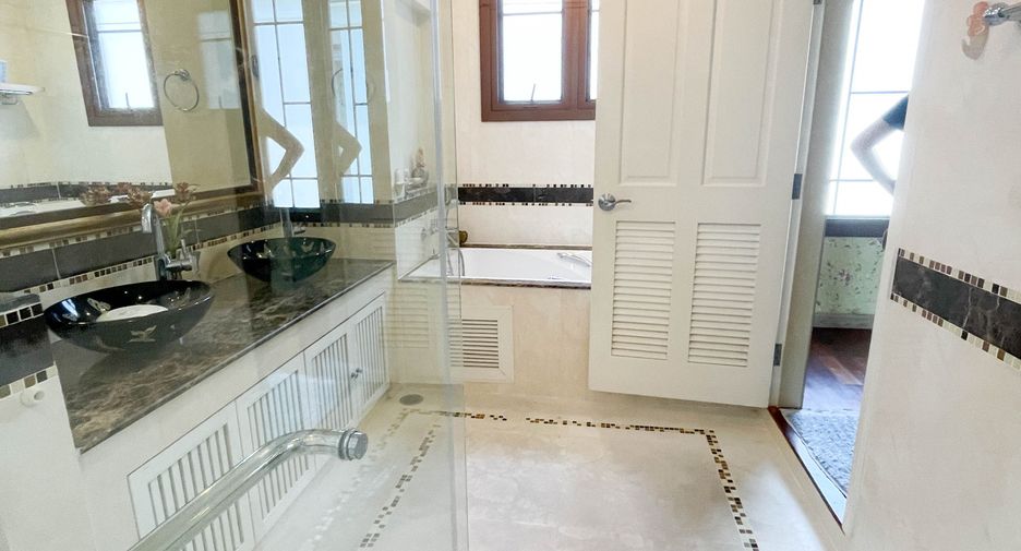 For rent 4 bedrooms house in Suan Luang, Bangkok