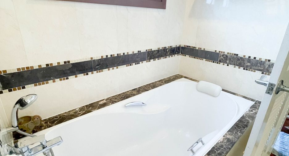 For rent 4 bedrooms house in Suan Luang, Bangkok