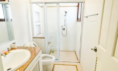Haus zur Miete mit 4 Zimmer in Suan Luang, Bangkok
