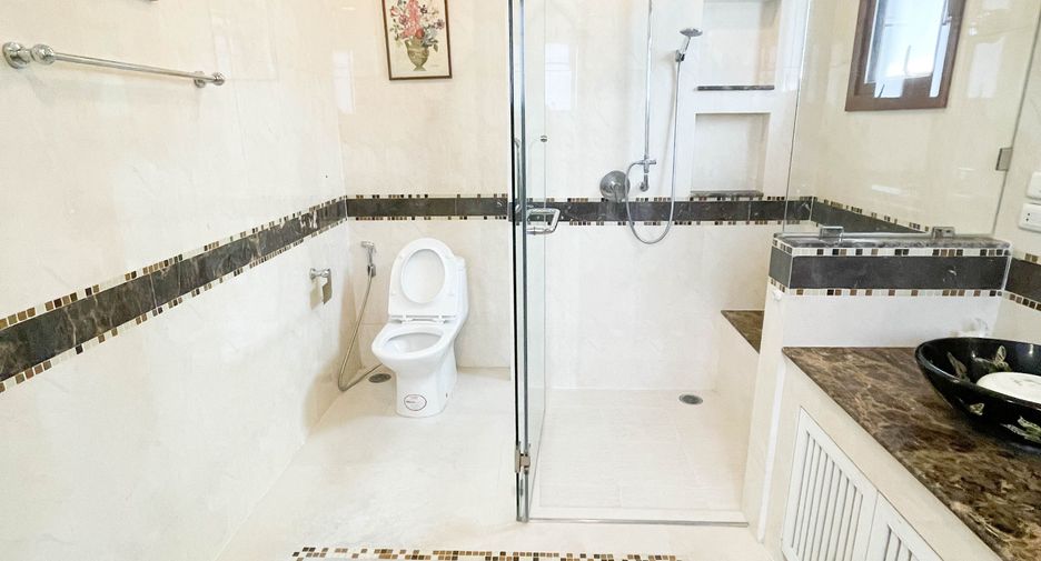 For rent 4 bedrooms house in Suan Luang, Bangkok