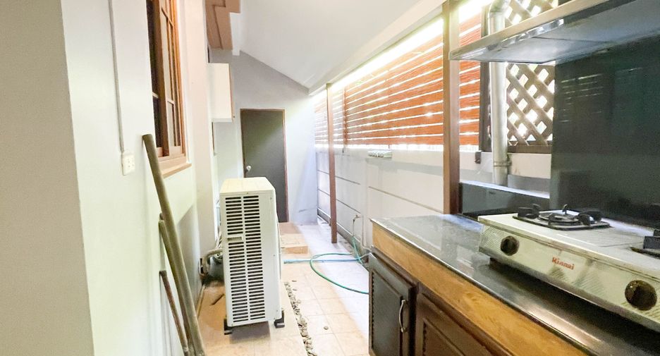 For rent 4 bedrooms house in Suan Luang, Bangkok