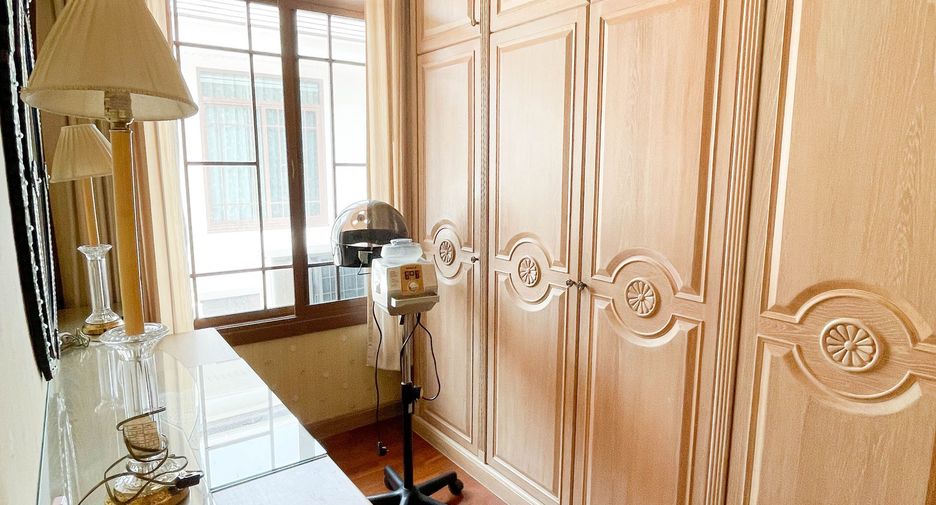 For rent 4 bedrooms house in Suan Luang, Bangkok