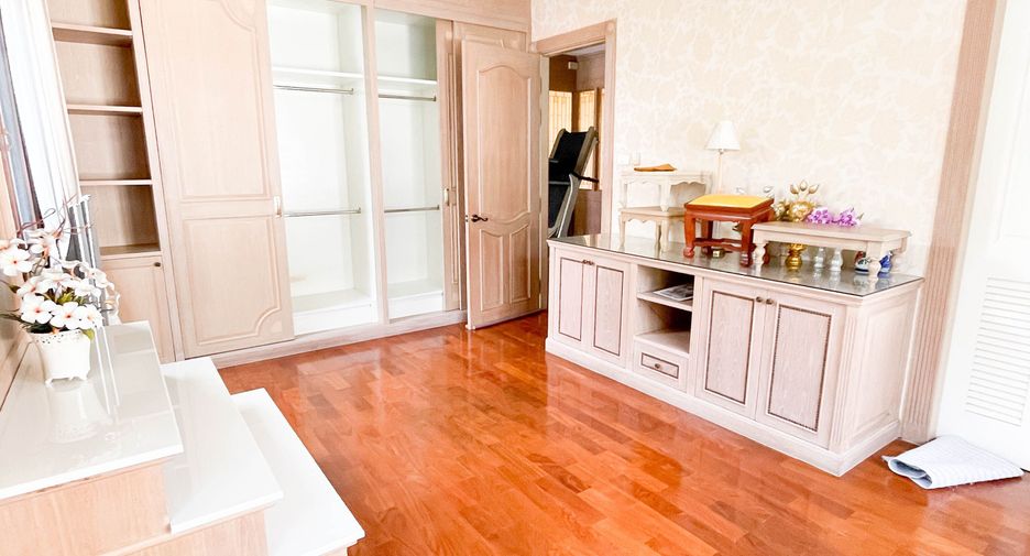 For rent 4 bedrooms house in Suan Luang, Bangkok