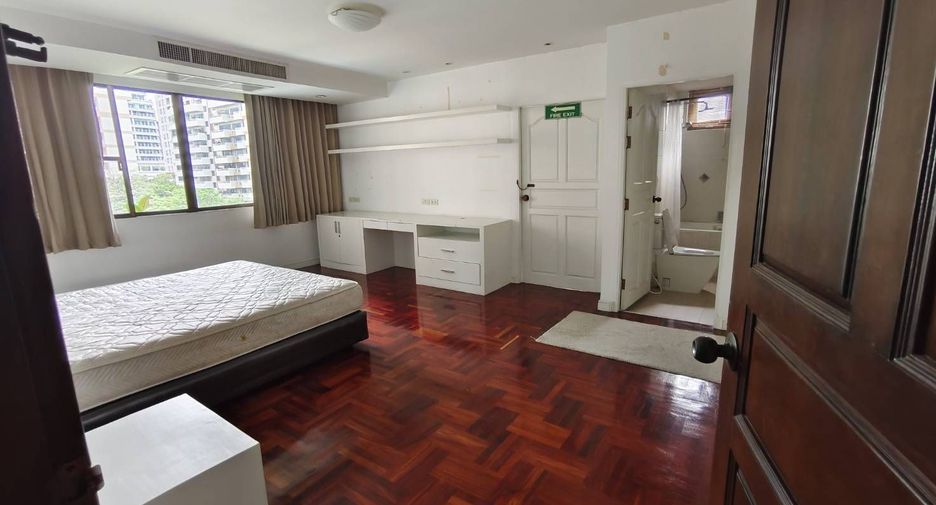 For rent 3 bedrooms condo in Watthana, Bangkok