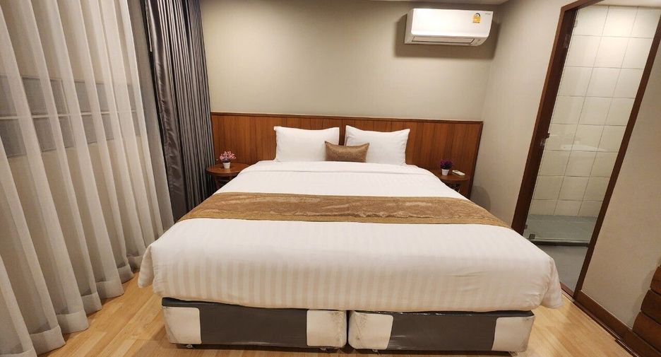 For rent 3 bedrooms condo in Watthana, Bangkok