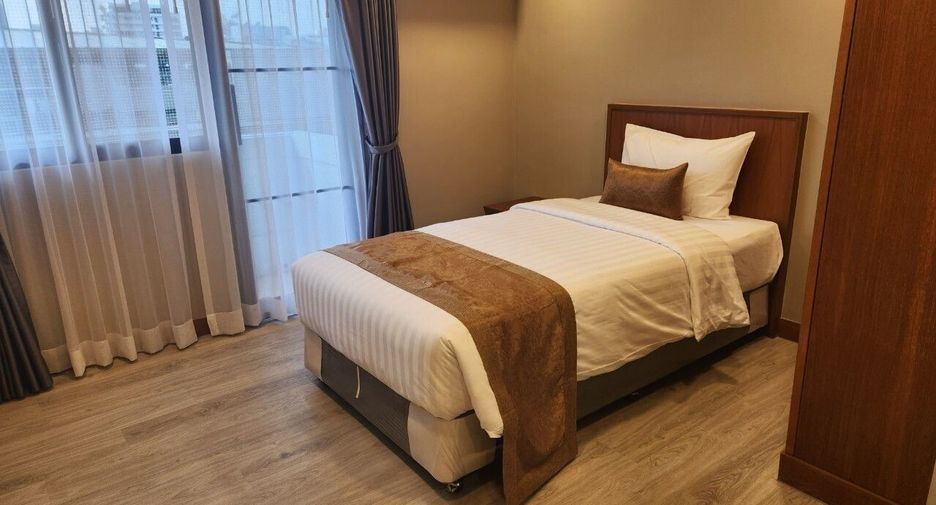 For rent 3 bedrooms condo in Watthana, Bangkok