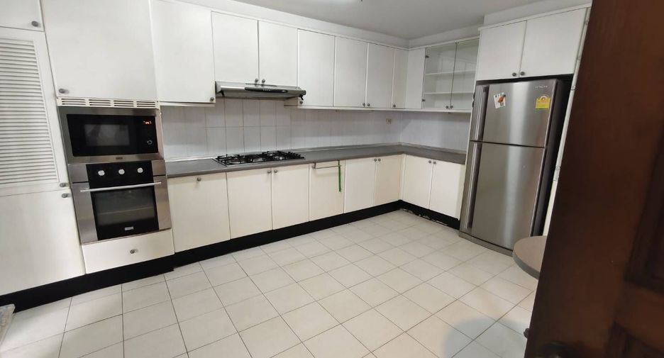 For rent 3 bedrooms condo in Watthana, Bangkok