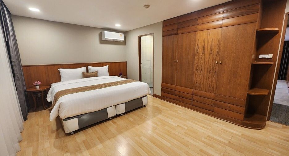 For rent 3 bedrooms condo in Watthana, Bangkok
