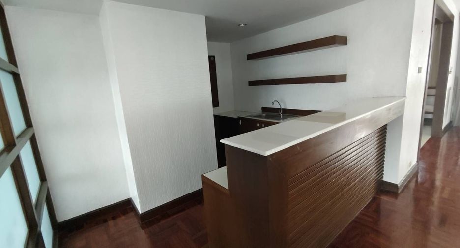 For rent 3 bedrooms condo in Watthana, Bangkok
