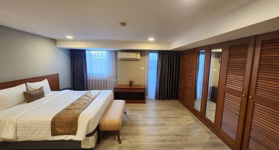 For rent 3 bedrooms condo in Watthana, Bangkok