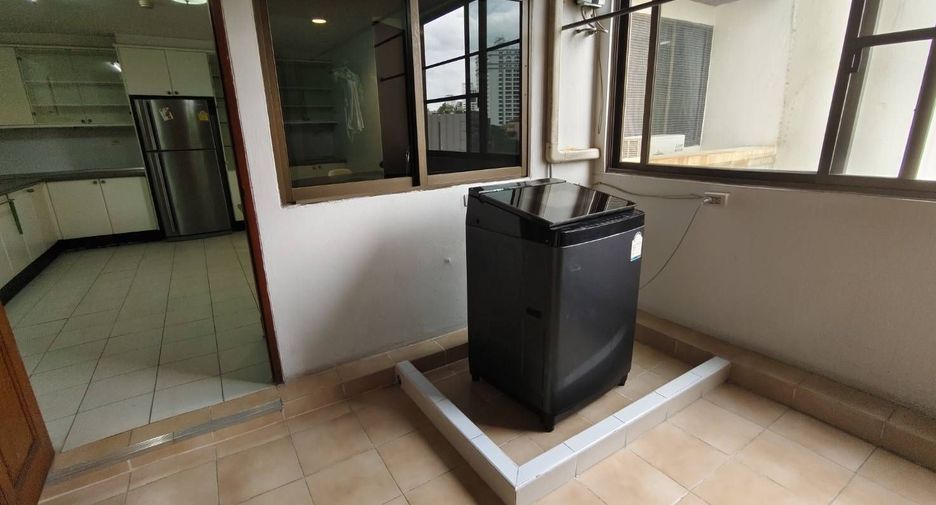 For rent 3 bedrooms condo in Watthana, Bangkok
