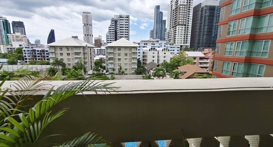 For rent 3 bedrooms condo in Watthana, Bangkok
