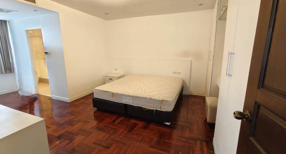 For rent 3 bedrooms condo in Watthana, Bangkok
