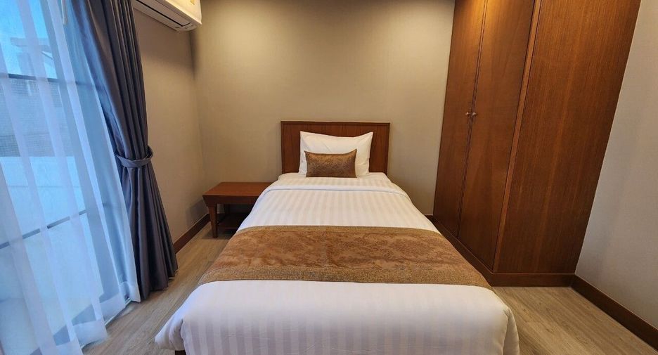 For rent 3 bedrooms condo in Watthana, Bangkok