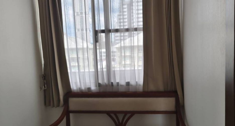 For rent 3 bedrooms condo in Watthana, Bangkok