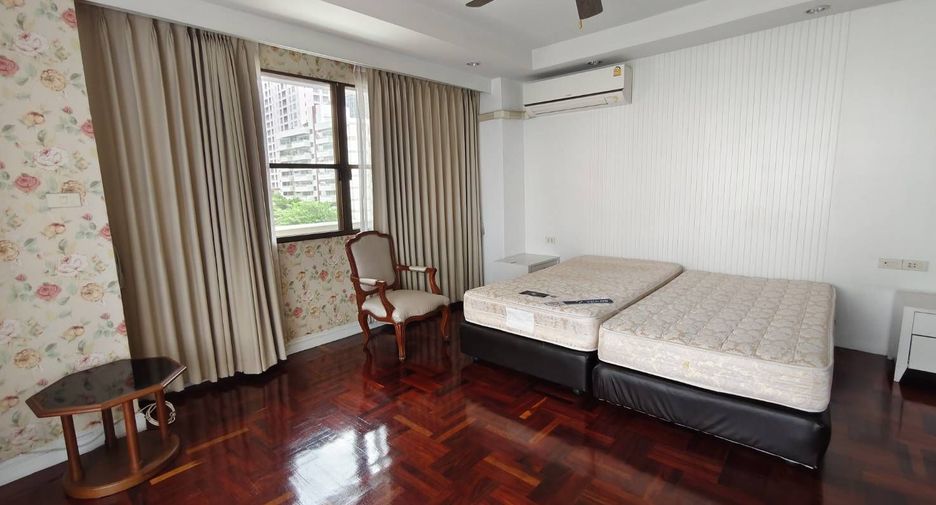 For rent 3 bedrooms condo in Watthana, Bangkok