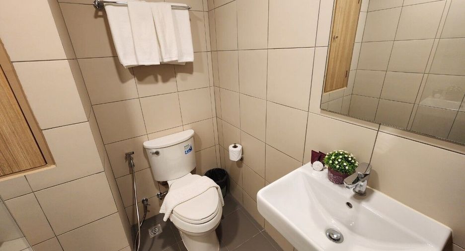 For rent 3 bedrooms condo in Watthana, Bangkok