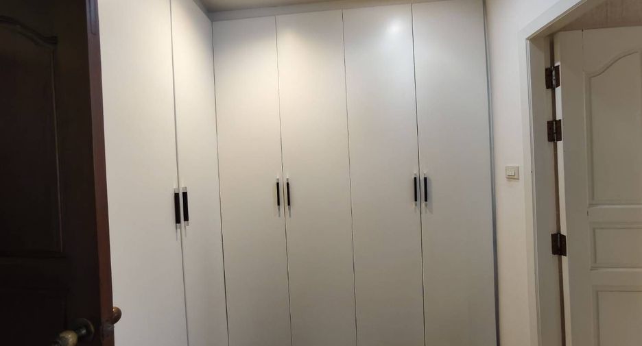 For rent 3 bedrooms condo in Watthana, Bangkok