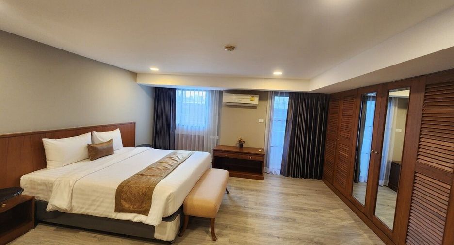 For rent 3 bedrooms condo in Watthana, Bangkok