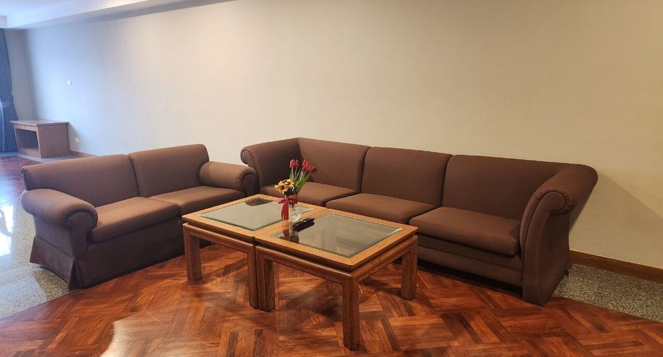 For rent 3 bedrooms condo in Watthana, Bangkok