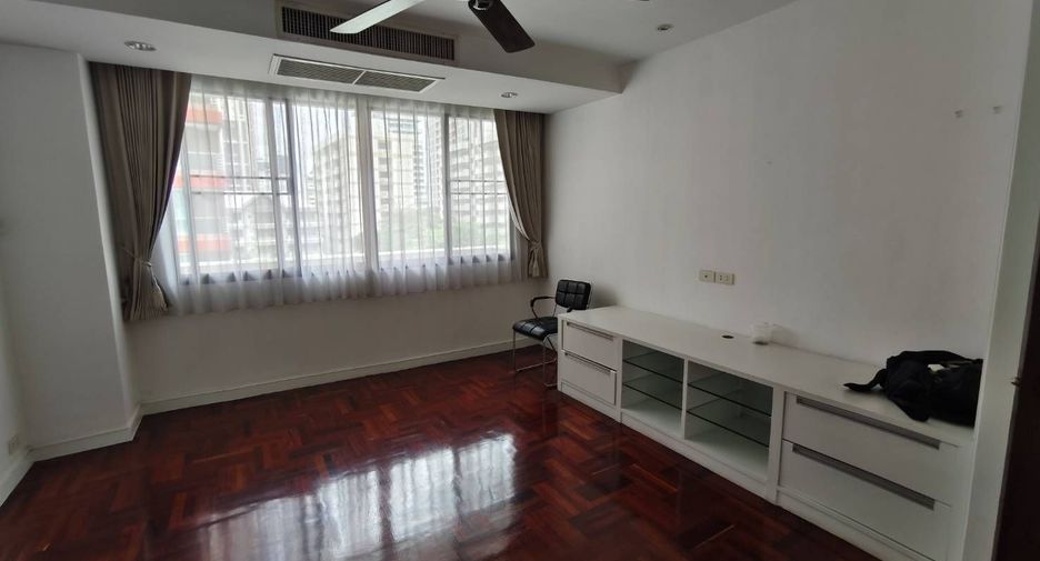 For rent 3 bedrooms condo in Watthana, Bangkok