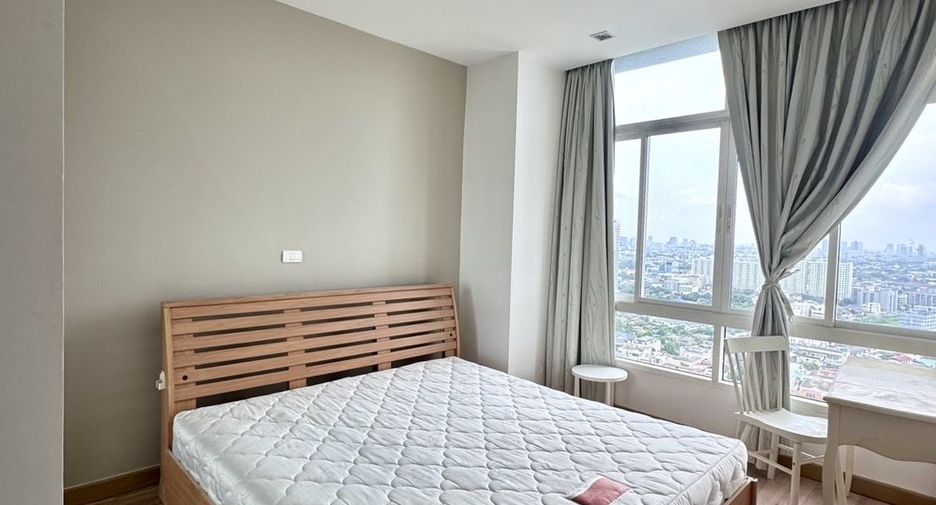 À louer 2 chambres condo à Phra Khanong, Bangkok