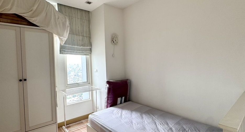 For rent 2 bedrooms condo in Phra Khanong, Bangkok