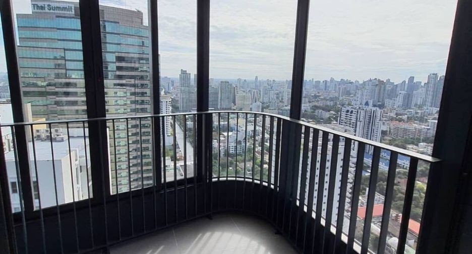 For rent 2 bedrooms condo in Watthana, Bangkok