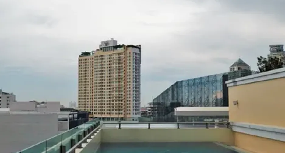 For rent 2 bedrooms condo in Khlong Toei, Bangkok