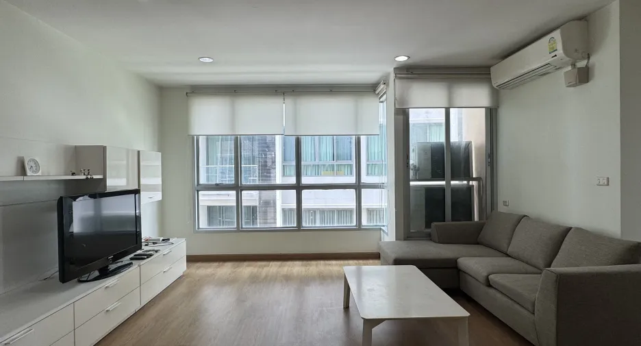 For rent 2 bedrooms condo in Khlong Toei, Bangkok
