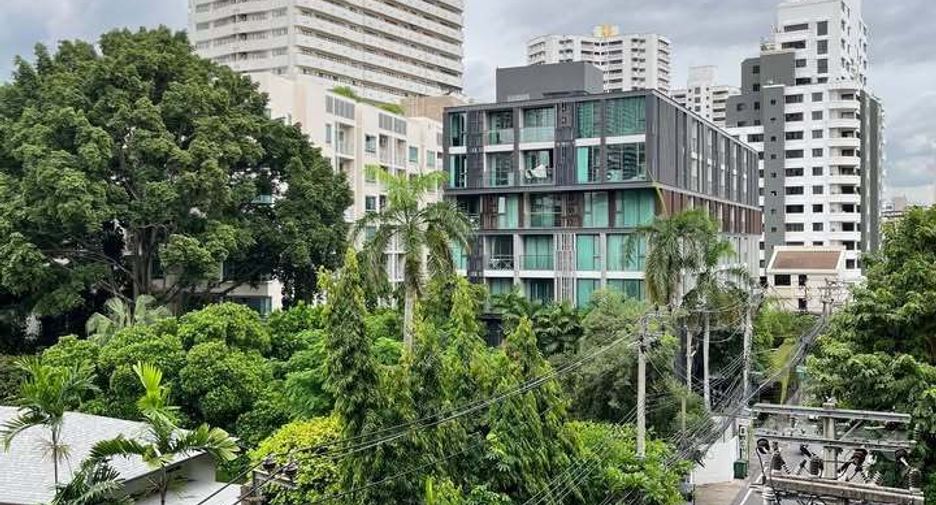 For rent 2 bedrooms condo in Watthana, Bangkok