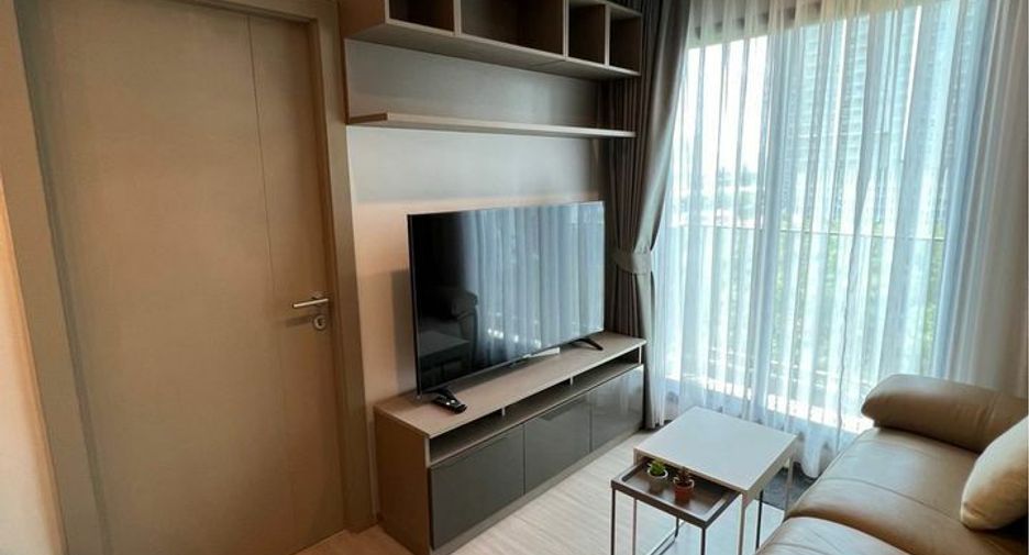 For rent 2 bedrooms condo in Huai Khwang, Bangkok