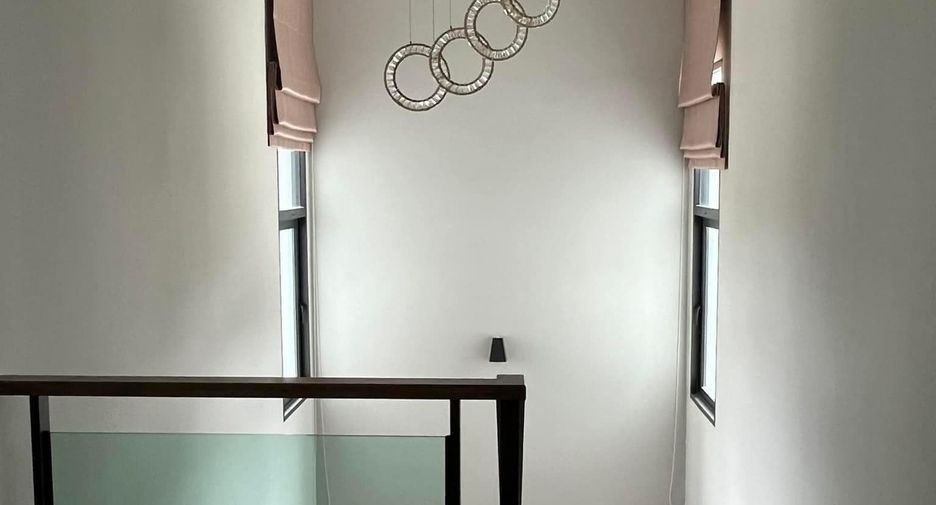Casa en alquiler de 5 habitaciones en Bang Phli, Samut Prakan