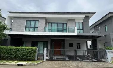 Casa en alquiler de 5 habitaciones en Bang Phli, Samut Prakan