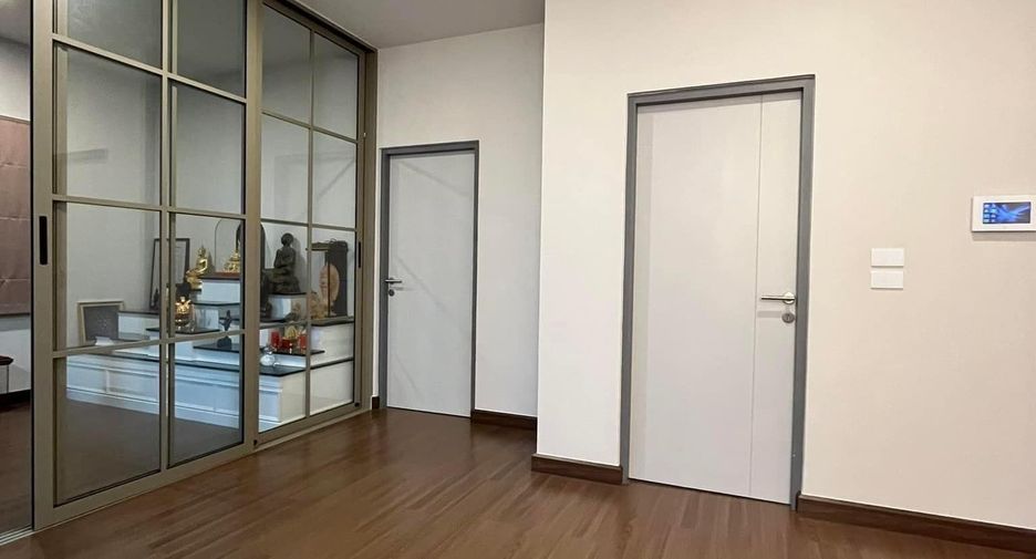 Casa en alquiler de 5 habitaciones en Bang Phli, Samut Prakan