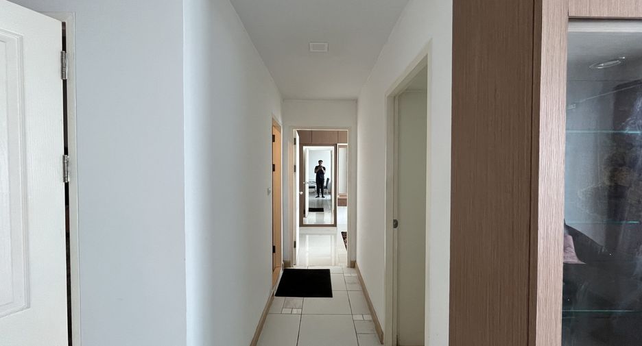 For rent 2 bedrooms condo in Khlong San, Bangkok