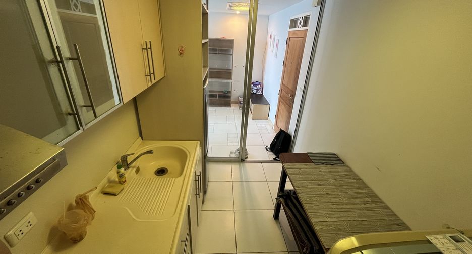 For rent 2 bedrooms condo in Khlong San, Bangkok