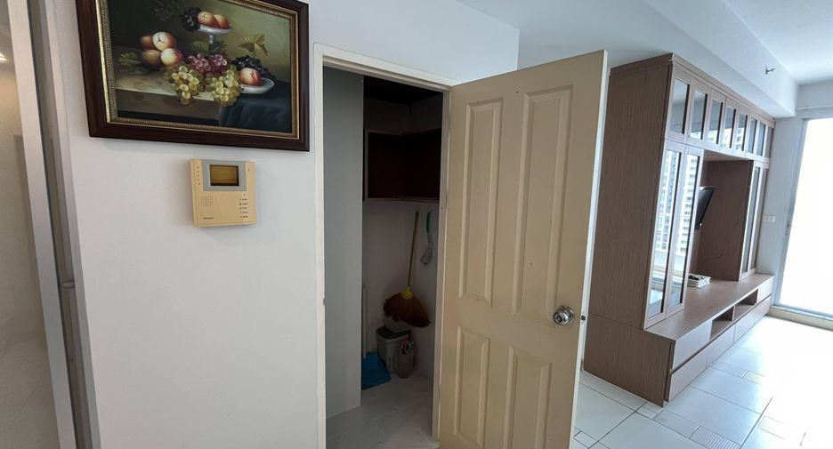 For rent 2 bedrooms condo in Khlong San, Bangkok