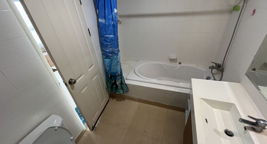 For rent 2 bedrooms condo in Khlong San, Bangkok