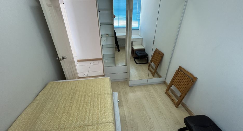 For rent 2 bedrooms condo in Khlong San, Bangkok