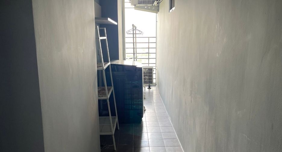 Condo en alquiler de 3 habitaciones en Huai Khwang, Bangkok