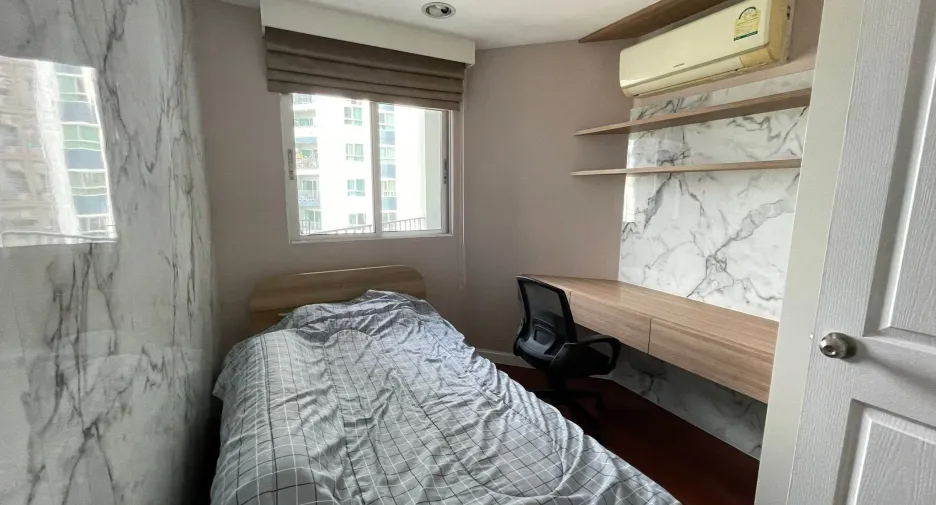 Condo en alquiler de 3 habitaciones en Huai Khwang, Bangkok