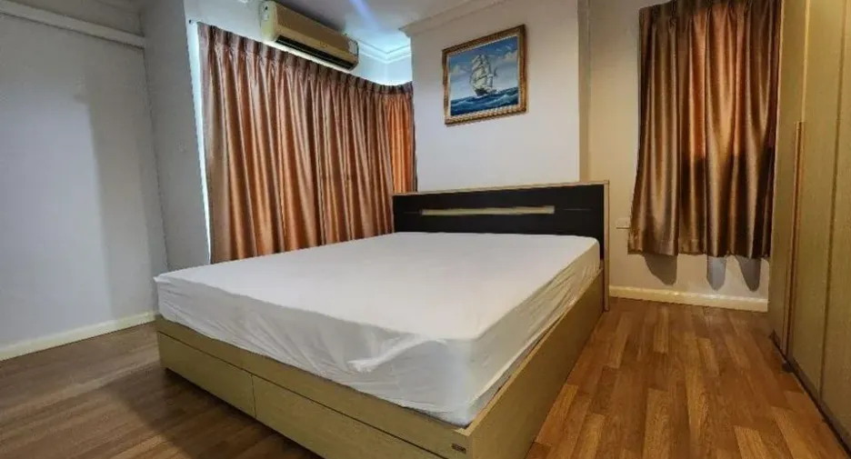 For rent 2 bedrooms condo in Yan Nawa, Bangkok