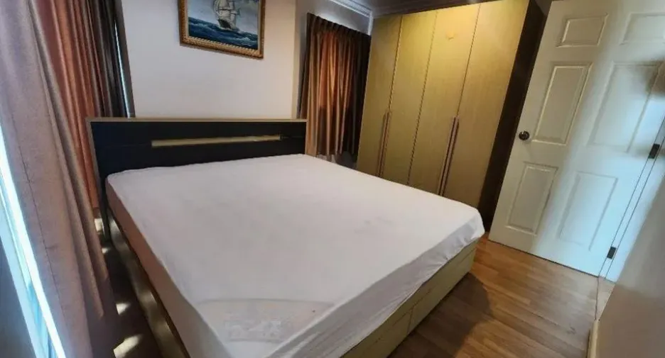 For rent 2 bedrooms condo in Yan Nawa, Bangkok