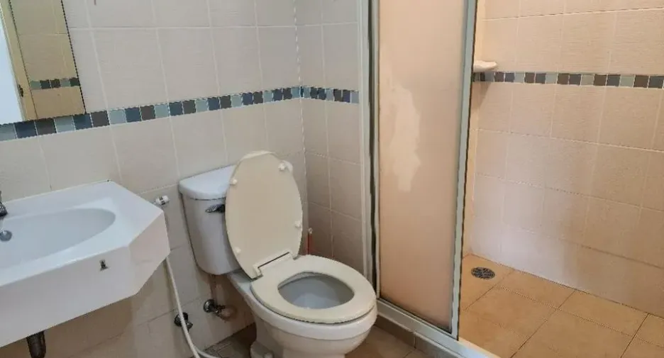 For rent 2 bedrooms condo in Yan Nawa, Bangkok